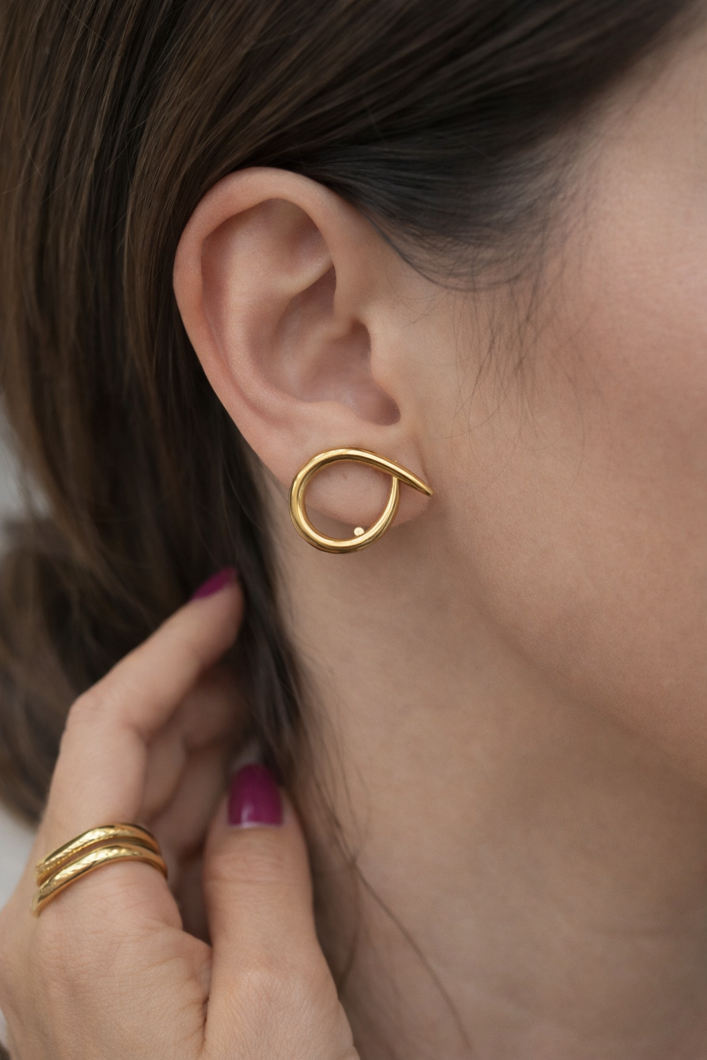 Altın Kıvrım Küpe